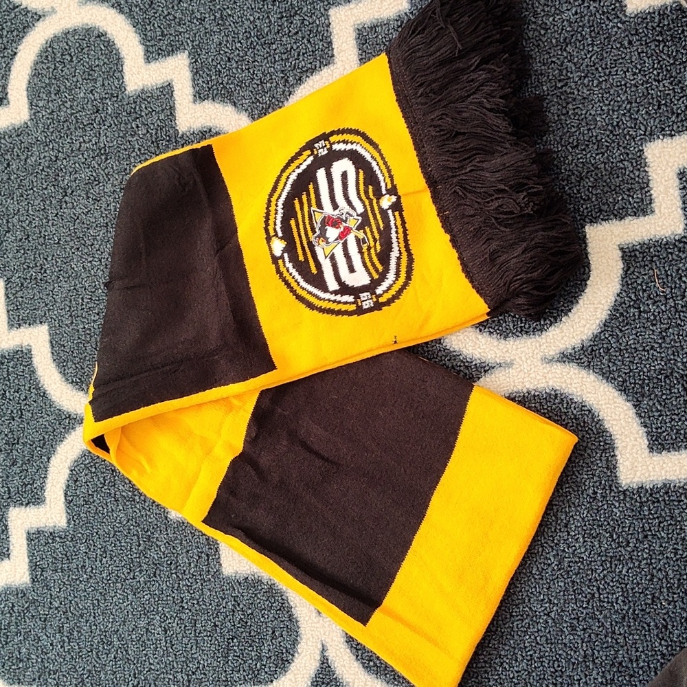 Wilkes-Barre Scranton Penguins Reversible Winter Scarf - AHL Hockey - NWOT